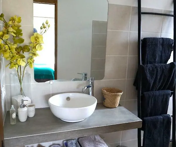 לינה וארוחת בוקר Lone Star House