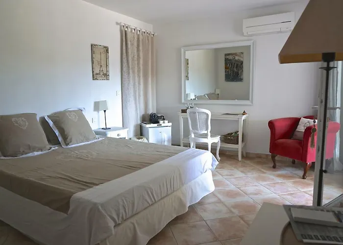 לינה וארוחת בוקר Lone Star House 4*